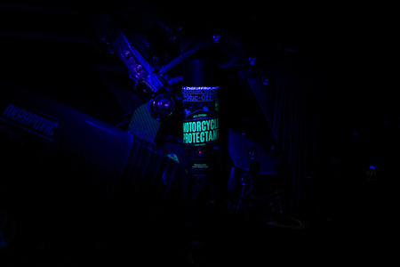 Muc-Off - Motorcycle Protectant preparat zabezpieczający każdą powierzchnię pomiędzy myciami - 500ml