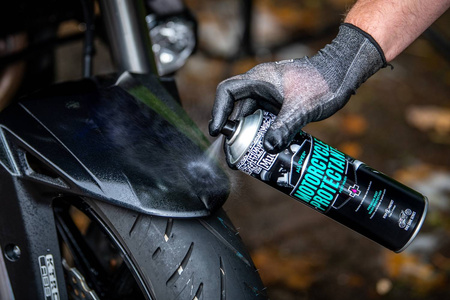 Muc-Off - Motorcycle Protectant preparat zabezpieczający każdą powierzchnię pomiędzy myciami - 400ml