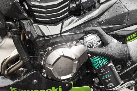 Muc-Off - Motorcycle Protectant preparat zabezpieczający każdą powierzchnię pomiędzy myciami - 400ml