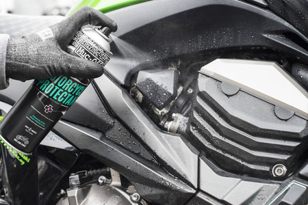 Muc-Off - Motorcycle Protectant preparat zabezpieczający każdą powierzchnię pomiędzy myciami - 500ml