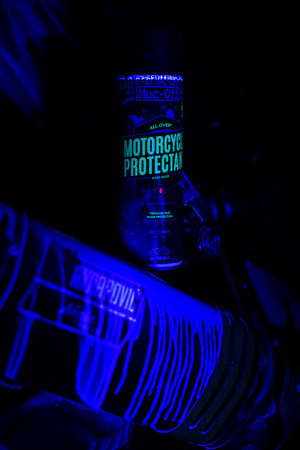 Muc-Off - Motorcycle Protectant preparat zabezpieczający każdą powierzchnię pomiędzy myciami - 400ml